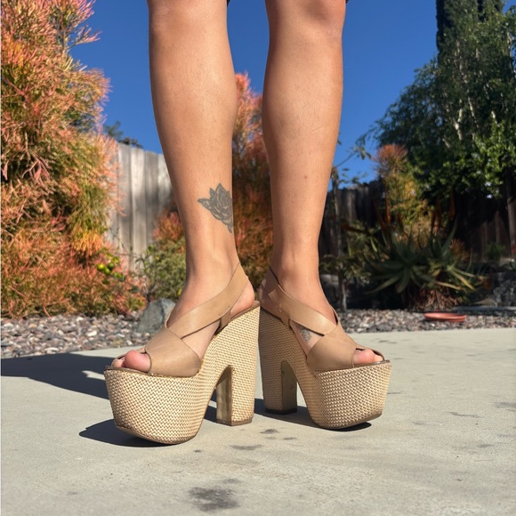 Heels - Picture 2 of 7